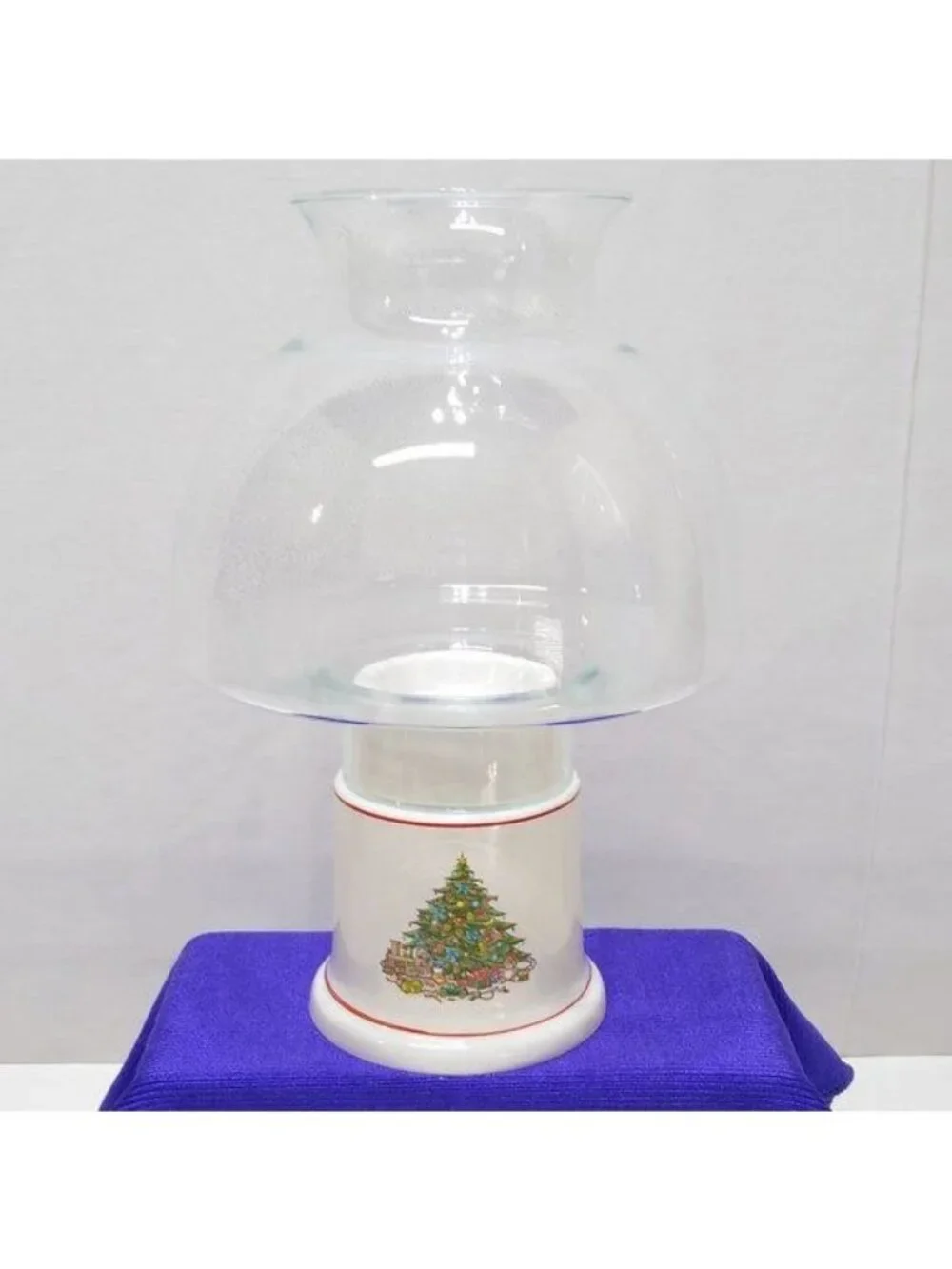 Classique Hurricane Lamp w/ Christmas Tree Embellishment Great Used Condition